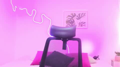 Snapshot of cherrydollxx chatting on November 2025 12:18:02 PM C H E R R Y online show from November 2025 12:18:02 PM