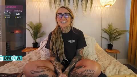 Chevi Blue online show from September 2025 03:05:01 PM