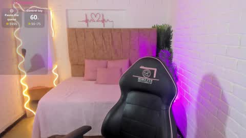 Chiara  online show from September 2025 07:05:01 PM