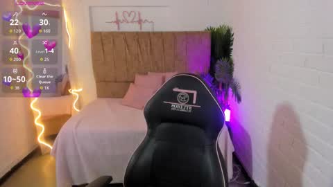 Chiara  online show from September 2025 07:18:02 PM