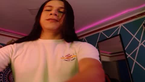 chico_explosivo online show from December 2025 02:49:01 AM