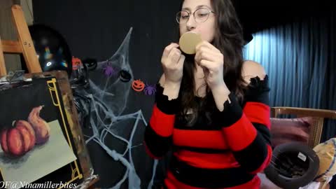 Nina   online show from October 2025 05:14:01 PM