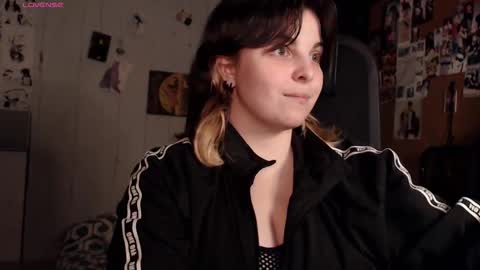 Saya online show from November 2025 09:08:01 PM