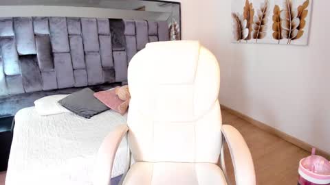 Chloe online show from January 2025 11:59:01 AM