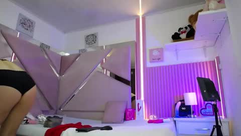 Chloe  online show from May 2026 01:20:02 PM