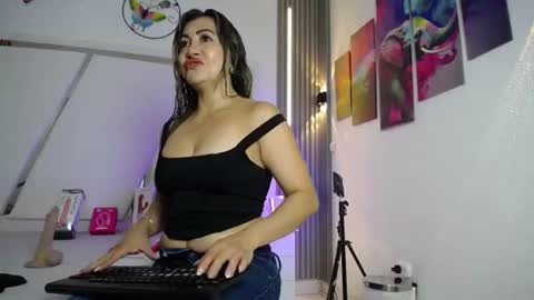 Snapshot of chloe__jones_ chatting on June 2026 01:23:01 PM Chloe online show from June 2026 01:23:01 PM
