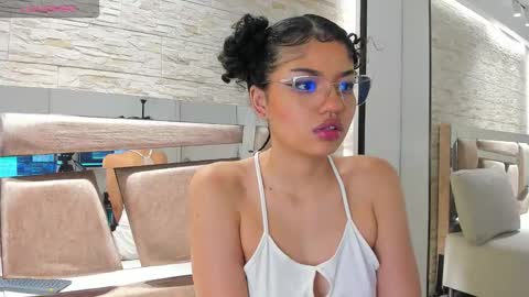 chloe online show from December 2025 11:15:02 AM