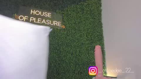 Chloe online show from September 2025 12:07:01 PM