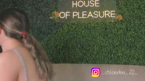 Chloe online show from October 2025 12:13:02 PM