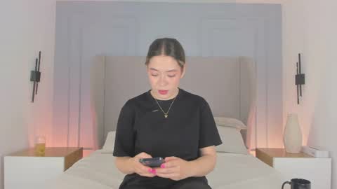 Snapshot of chloe_dee_ chatting on June 2026 11:31:01 AM Chloe online show from June 2026 11:31:01 AM