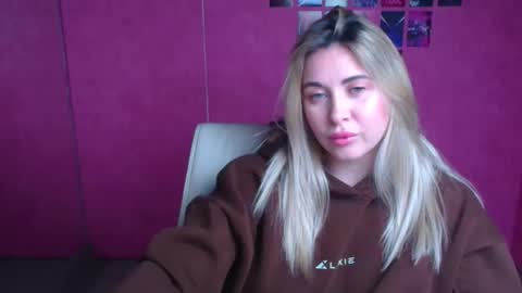 Chloe online show from November 2025 12:16:02 PM