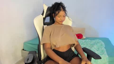 chloe online show from March 2025 07:50:02 PM