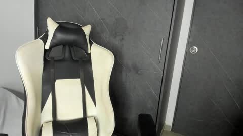 chloe online show from April 2026 12:52:02 AM