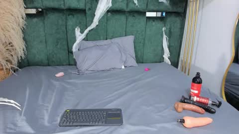 Chloe online show from October 2025 06:57:02 PM