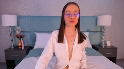 chloe_key online show from May 2026 04:01:01 PM