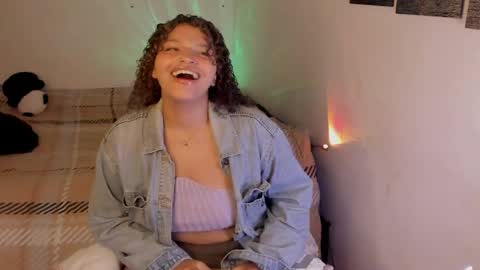 Snapshot of chloe_kisses chatting on April 2026 11:25:02 AM chloe_kisses online show from April 2026 11:25:02 AM