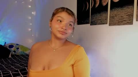 Snapshot of chloe_kisses chatting on April 2026 11:27:01 AM chloe_kisses online show from April 2026 11:27:01 AM