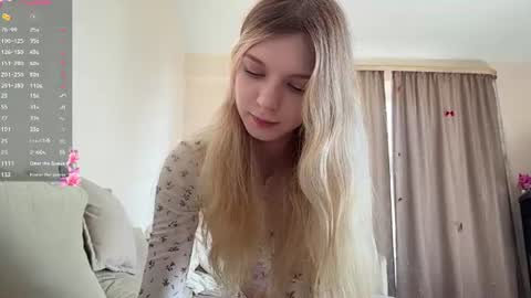 Snapshot of chloe_show chatting on June 2026 11:19:05 AM hloe online show from June 2026 11:19:05 AM