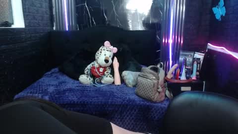 chloe_smith5 online show from June 2026 01:23:02 PM