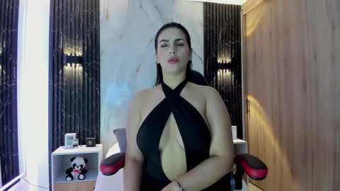 chloe online show from October 2025 10:45:01 AM