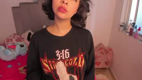 Snapshot of chloe_watson_ chatting on June 2026 05:39:01 PM online show from June 2026 05:39:01 PM