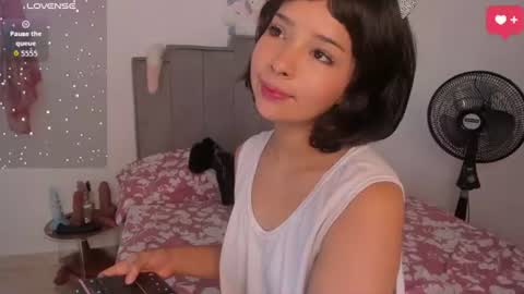Snapshot of chloe_watson_ chatting on July 2026 06:32:01 PM online show from July 2026 06:32:01 PM