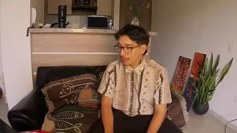 Chloe  Yan online show from November 2025 07:38:01 PM