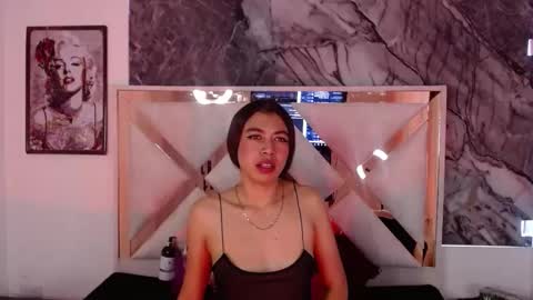 chloe chain online show from November 2025 06:10:02 PM