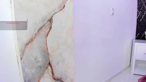 chloegils online show from November 2025 01:04:01 PM