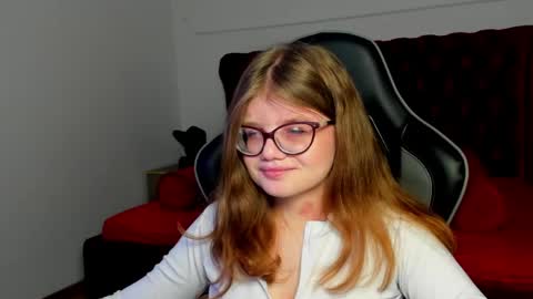 ChloeHalses online show from April 2026 05:07:01 PM