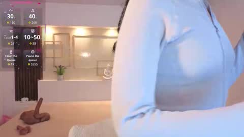 Chloe Moon online show from October 2025 12:42:02 PM