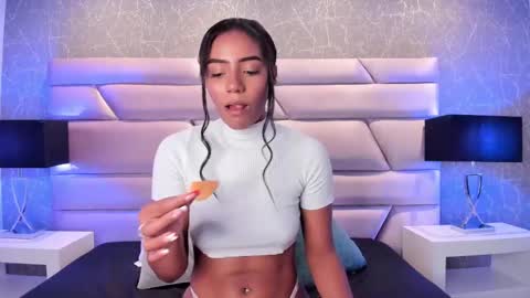 Snapshot of chloetaylorr_ chatting on January 2025 12:48:02 AM CHLOE online show from January 2025 12:48:02 AM