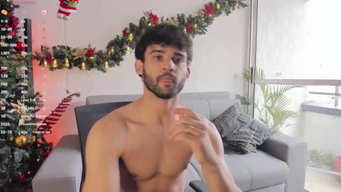 Im Chirs IM MODEL INDEPENDT online show from December 2024 03:22:02 PM