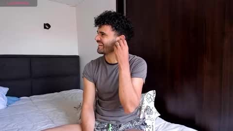 Im Chirs IM MODEL INDEPENDT online show from January 2025 04:13:02 PM