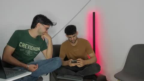 Im Chirs IM MODEL INDEPENDT online show from October 2025 02:33:01 AM