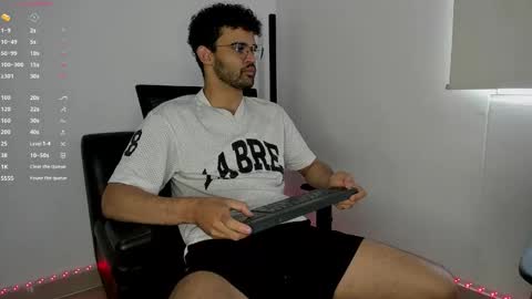 Im Chirs IM MODEL INDEPENDT online show from October 2025 04:02:02 PM