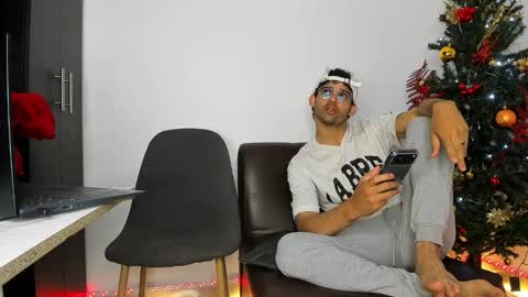 Im Chirs IM MODEL INDEPENDT online show from November 2025 02:13:01 AM