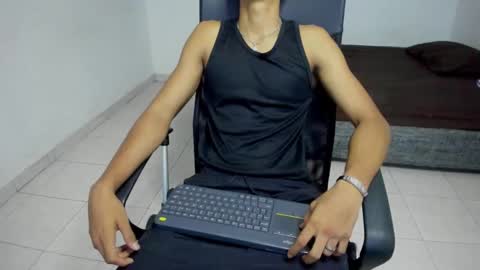 chriss_johnson online show from November 2025 12:09:02 PM