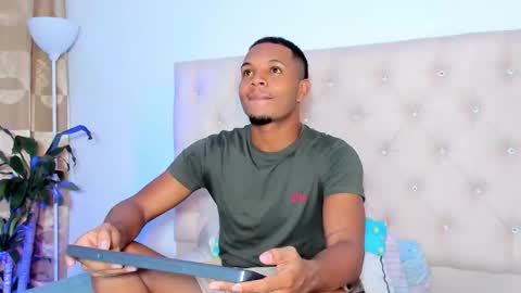 Snapshot of chriss_vall chatting on February 2026 01:01:02 AM Chriss Vall online show from February 2026 01:01:02 AM