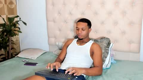 Snapshot of chriss_vall chatting on March 2026 03:12:01 AM Chriss Vall online show from March 2026 03:12:01 AM