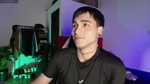 Snapshot of chriss_wg_ chatting on June 2026 01:32:01 AM Christian Wang online show from June 2026 01:32:01 AM