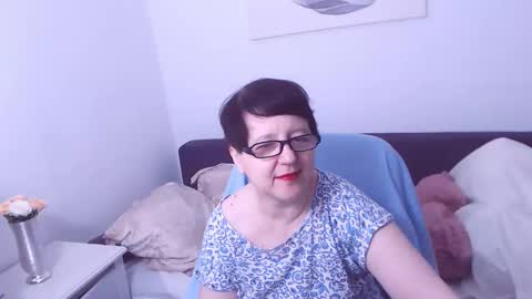 Christa online show from November 2025 04:01:02 PM