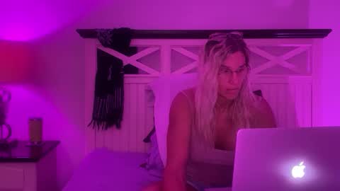 Chris Tina Bruce online show from October 2025 04:59:02 PM