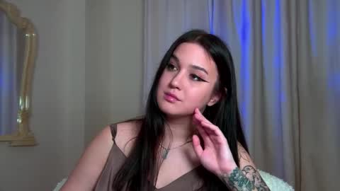 Christina online show from October 2025 06:16:02 PM