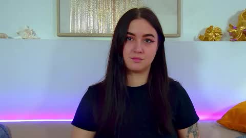 Christina online show from October 2025 06:49:01 PM