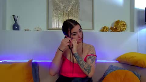 Christina online show from October 2025 06:42:02 PM