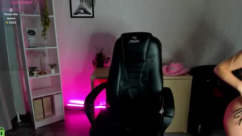 hristy3 online show from September 2025 12:54:02 AM