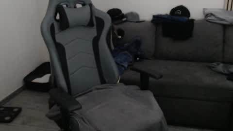 Chrizz online show from April 2026 04:12:01 PM