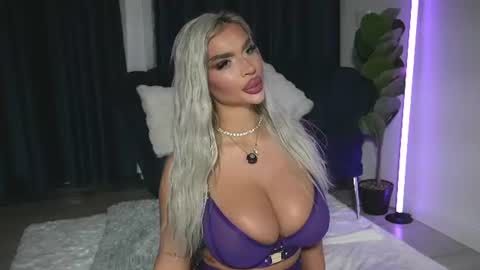 Snapshot of chrystalcade chatting on June 2026 07:36:02 PM Chrystal online show from June 2026 07:36:02 PM