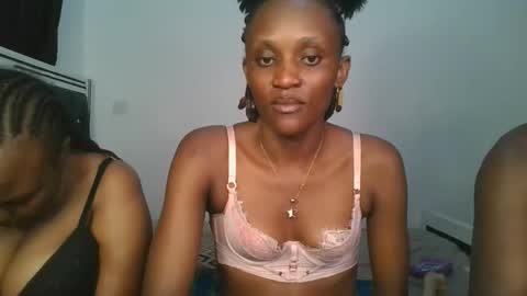 chyna_baibe online show from October 2025 06:35:02 PM